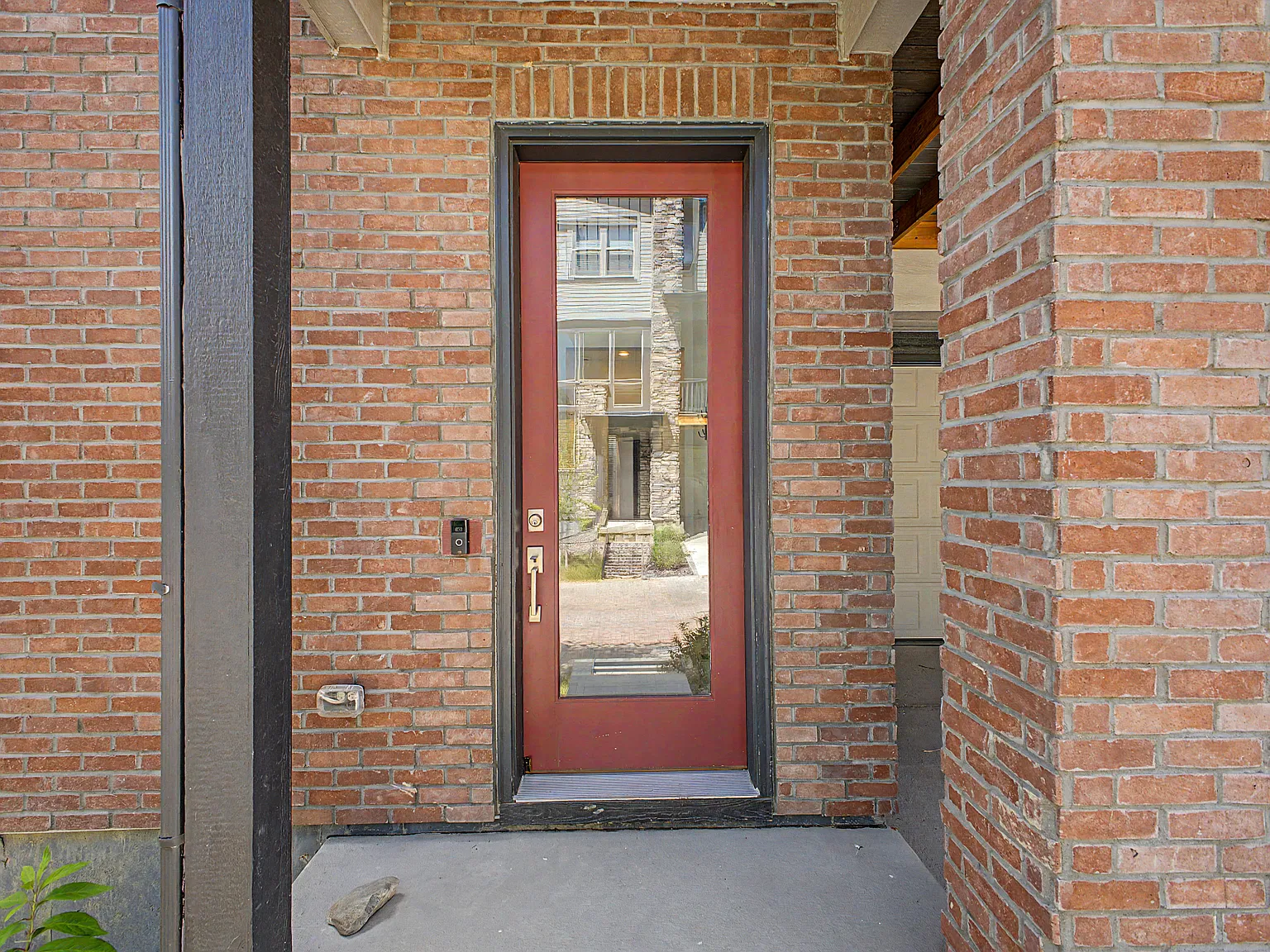 4 bed, 2270 sqft, $3,750 — Photo 2