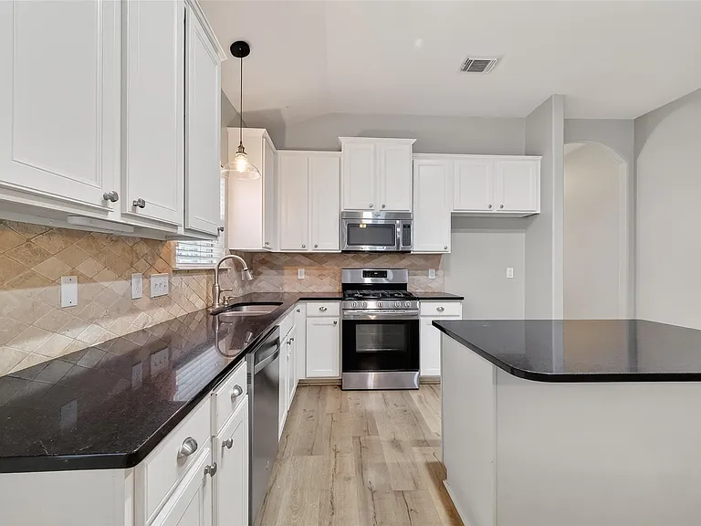 6431 Applewood Forest Dr — Photo 12