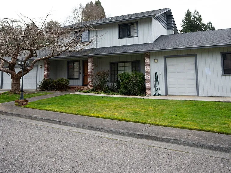 1550 Chabot Ct — Photo 2