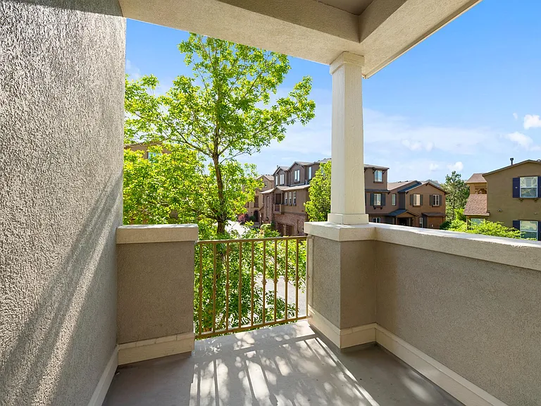 10573 Parkington Ln — Photo 6
