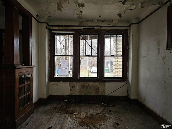 5th image of 18635 Saint Louis St