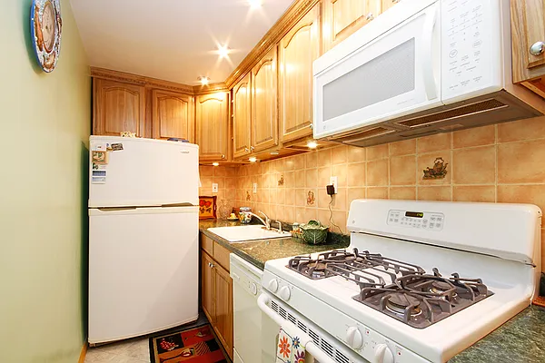 Sold by Modern Spaces | media 14