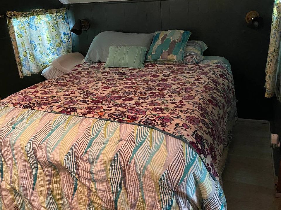 1st image of 1900 Grace Ave #100