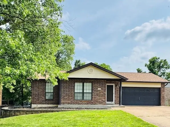 2 Wampler Dr, Arnold, MO 63010
