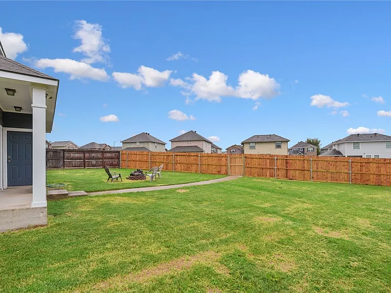 2903 McLaren Dr — Photo 3