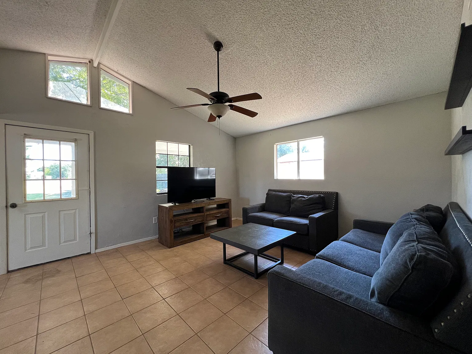 2 bed, 816 sqft, $1,300 — Photo 3