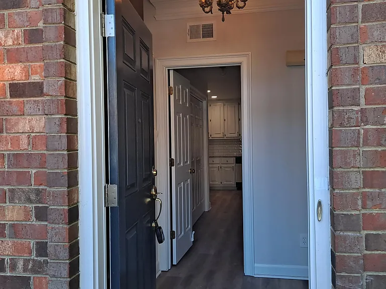 7404 Saint Charles Sq — Photo 2