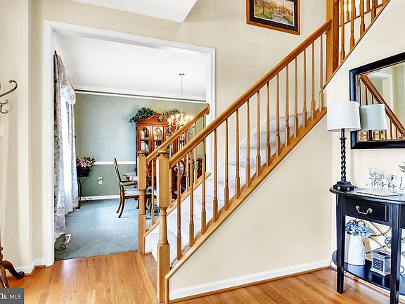 3rd image of 230 Creek Walk Dr
