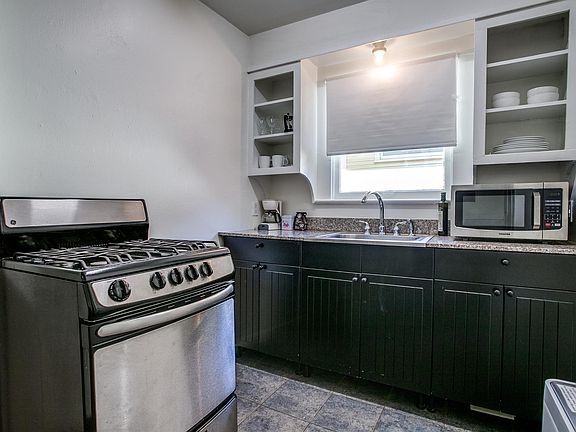 4th image of 600 N Montclair Ave Unit D