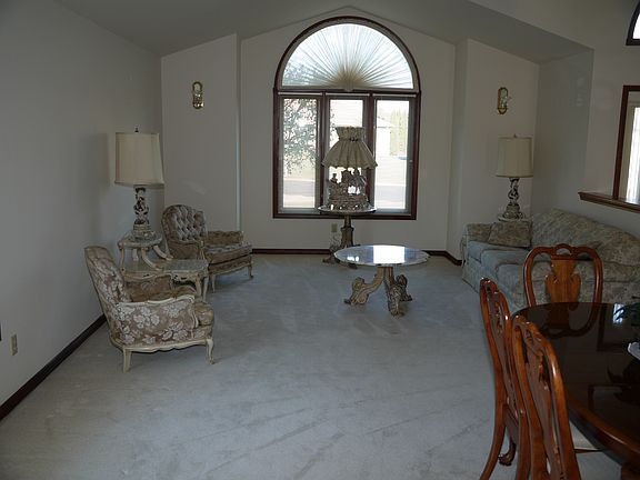 Living Room/Dining Room
