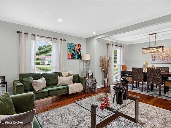 3rd image of 7502 Cove Dr
