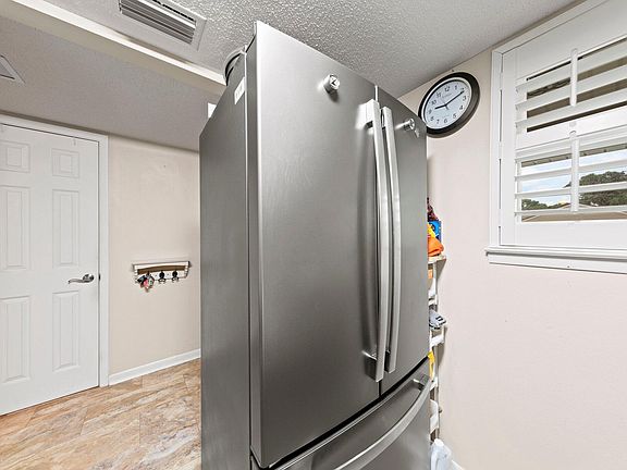 3rd image of 223 Carmel Dr Unit 19