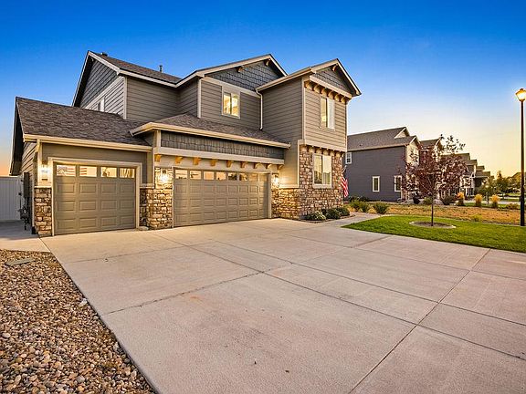 3rd image of 580 Boxwood Dr.