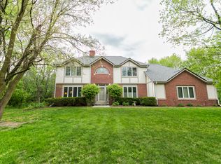 330 Badger Dr, Hartland, WI 53029