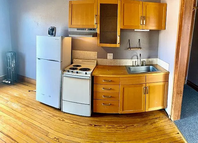 222 Linden St — Photo 3