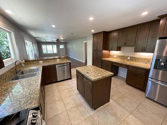 3rd image of 1133 Turner Ct #1