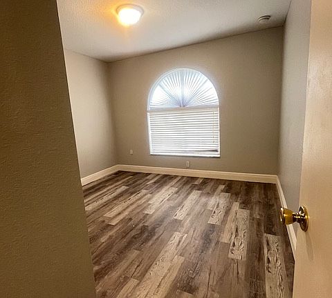 4th image of 3985 NW 165th St