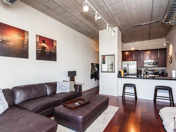 5th image of 3245 N Ashland Ave
