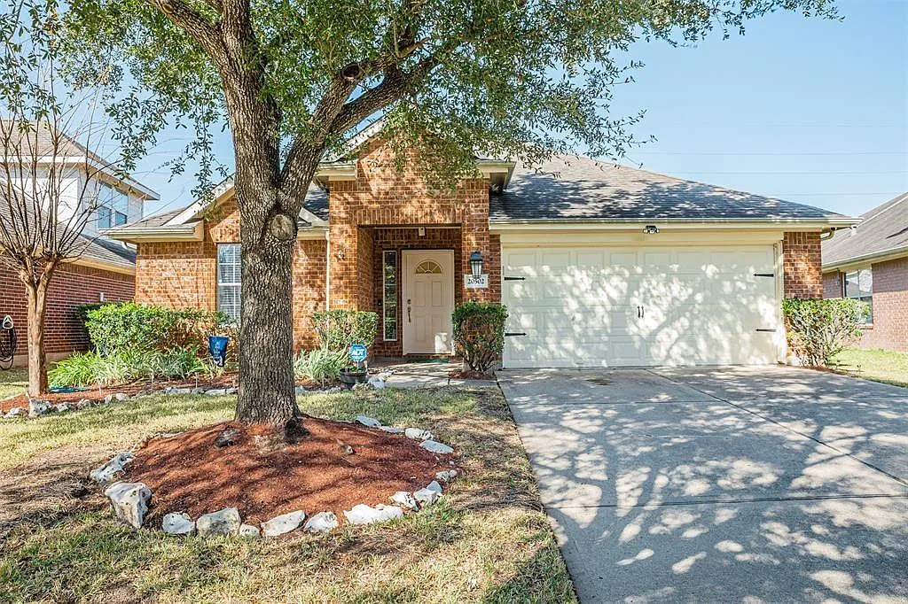 3 bed, 2.0 bath, 1864 sqft, $2,250 — Photo 1