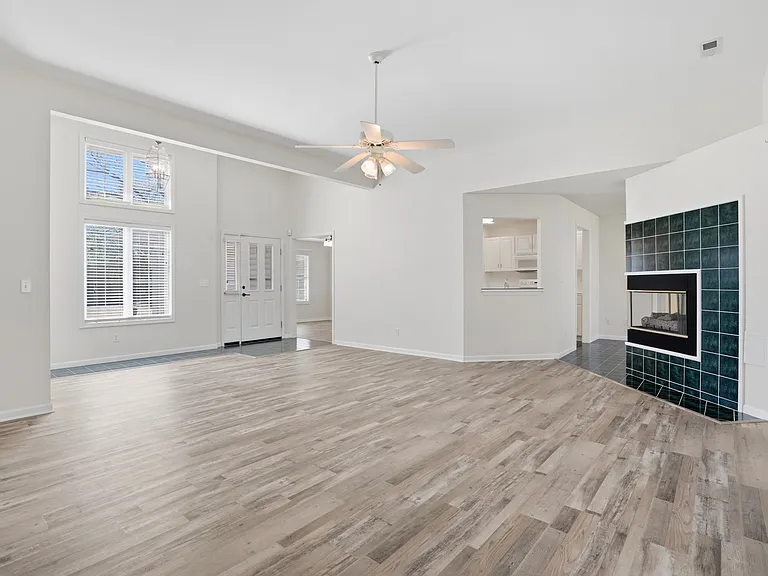 3604 Chatham Dr — Photo 5