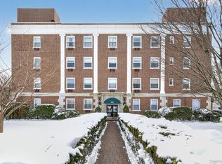 360 Stewart Ave APT 2B, Garden City, NY 11530