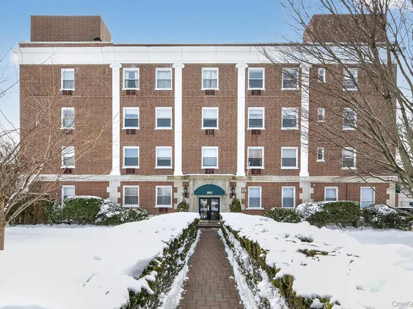360 Stewart Avenue #2B, Garden City, NY 11530