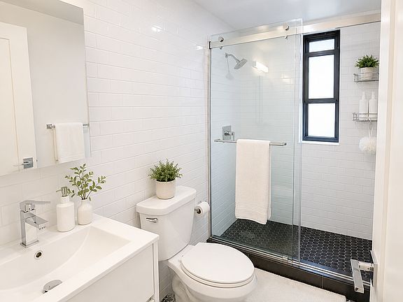 4th image of 10 W 65th St APT 5D