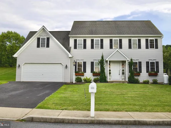 1283 Cedar Ave, East Earl, PA 17519