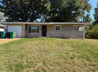 10126 Edgefield Dr, Saint Louis, MO 63136