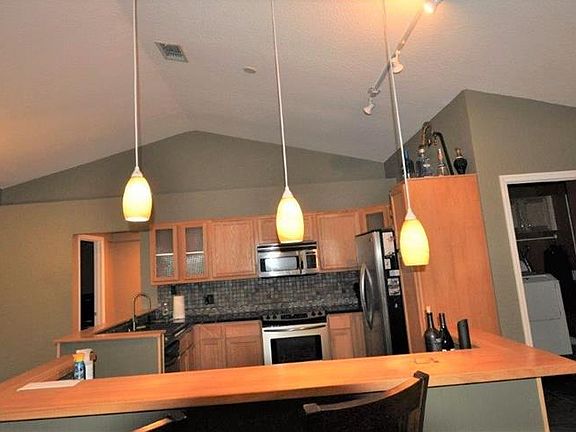 5th image of 4115 Longfellow Dr