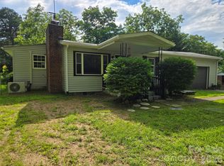 1323 Locust Grove Rd, Hendersonville, NC 28792
