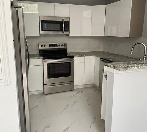 3rd image of 575 BLOOMINGTON COURT #20