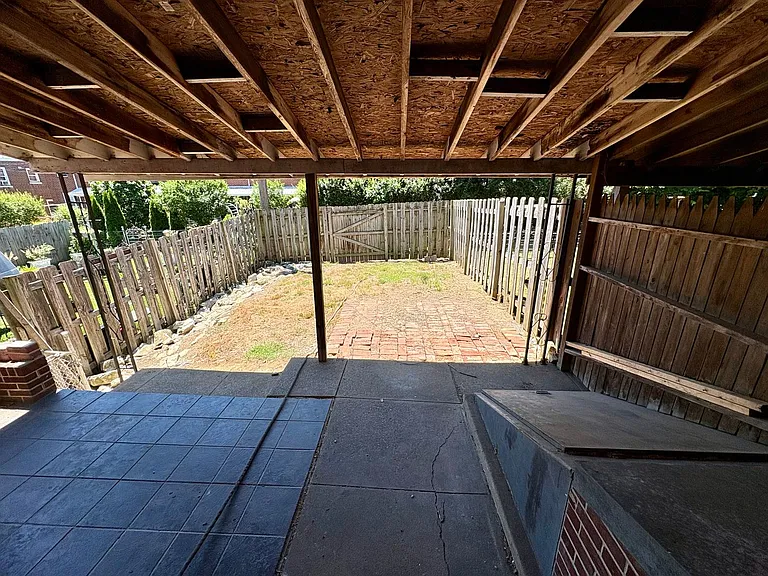 728 George St — Photo 10