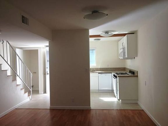 2nd image of 4401 Kraft Ave