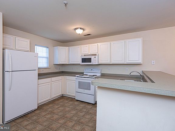 4th image of 2205 Caitlins Way #2205