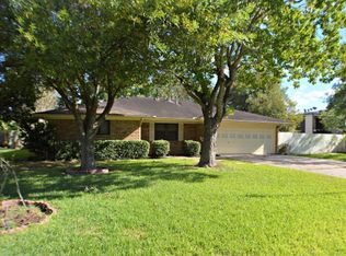 112 Oakglen Dr, Port Lavaca, TX 77979