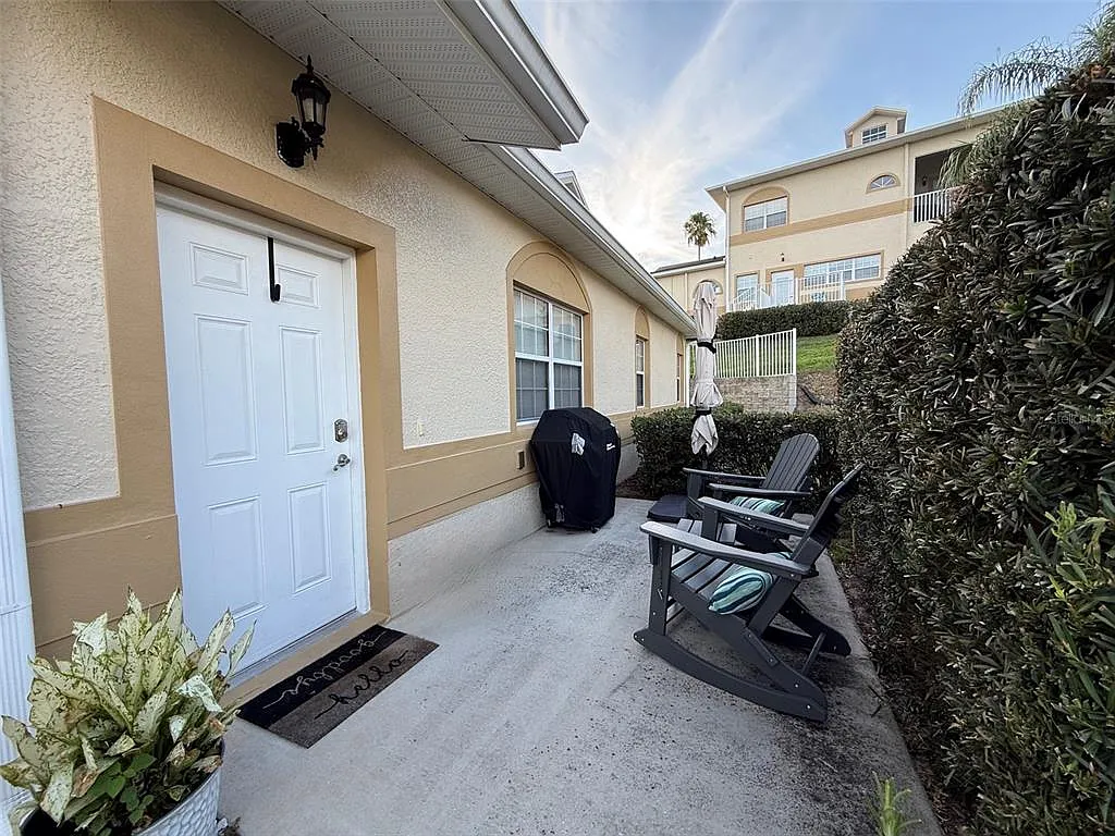 3 bed, 2.0 bath, 1426 sqft, $2,250 — Photo 2