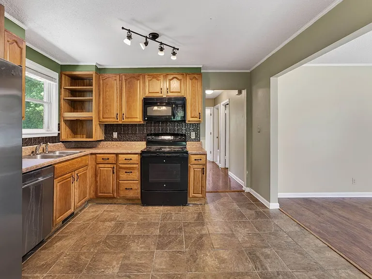 807 Pollard Rd — Photo 17