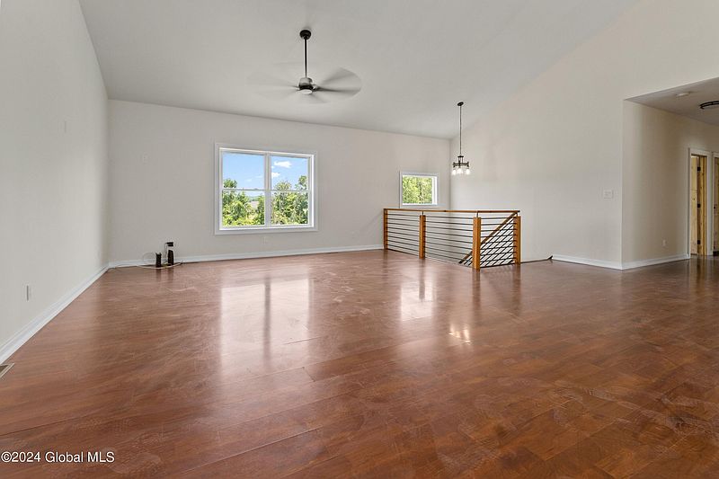 5th image of 281 Hayes Road
