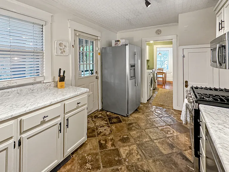2241 York Ave — Photo 5