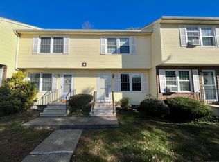 4 Countryside Ln #3, Middletown, CT 06457