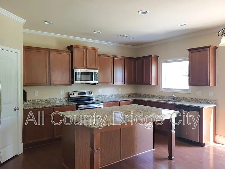 5 Calgary Ct — Photo 4
