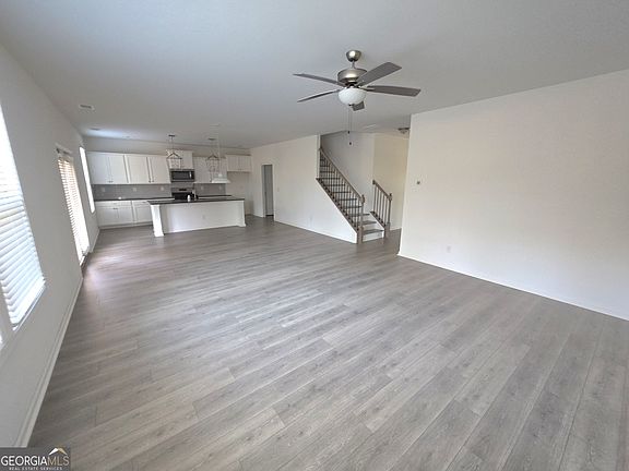 4th image of 225 Borders St