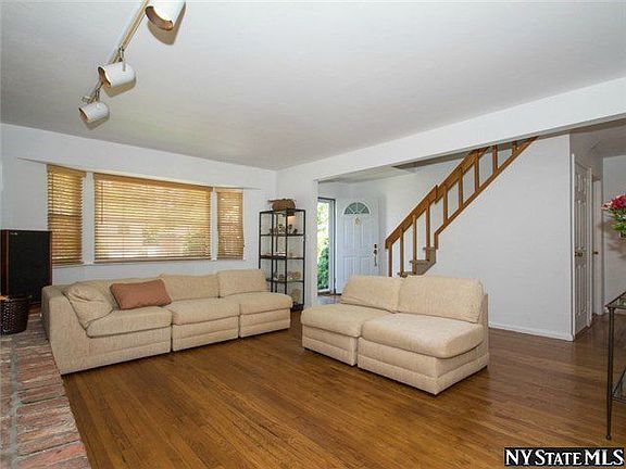 2nd image of 112 Leahy St