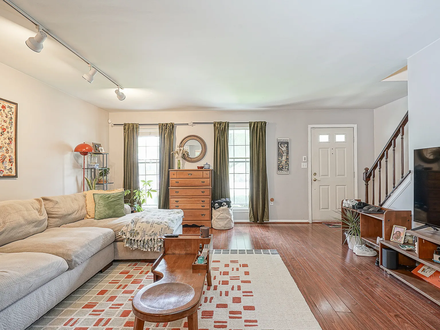 2 bed, 2.5 bath, 1360 sqft, $2,400 — Photo 3