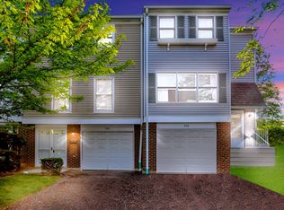 936 Banbury Ct, Schaumburg, IL 60194
