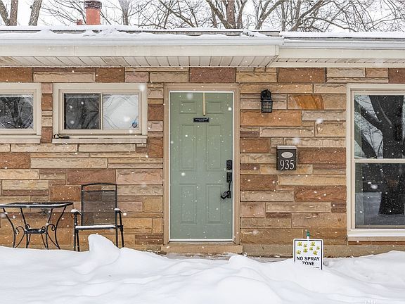 4th image of 935 Fairacres Dr