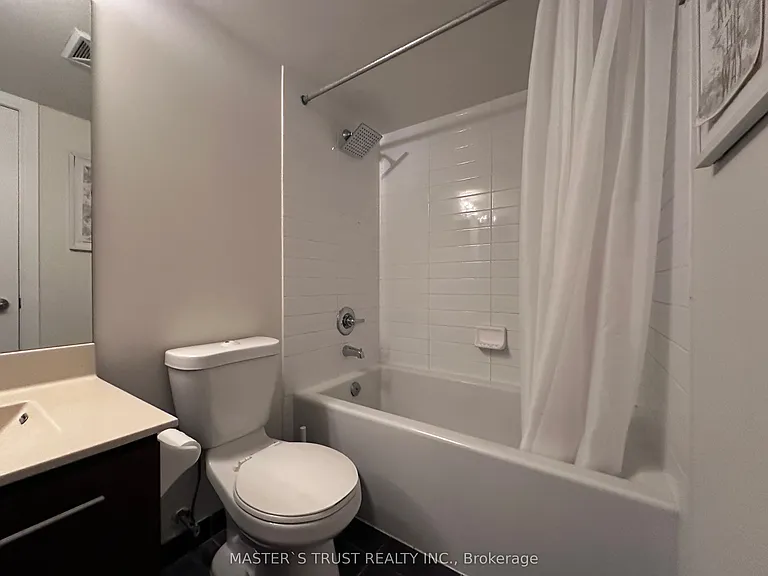135 Village Green Sq #3722 — Photo 9