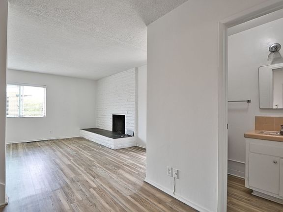 5th image of 901 E Grand Ave APT 1
