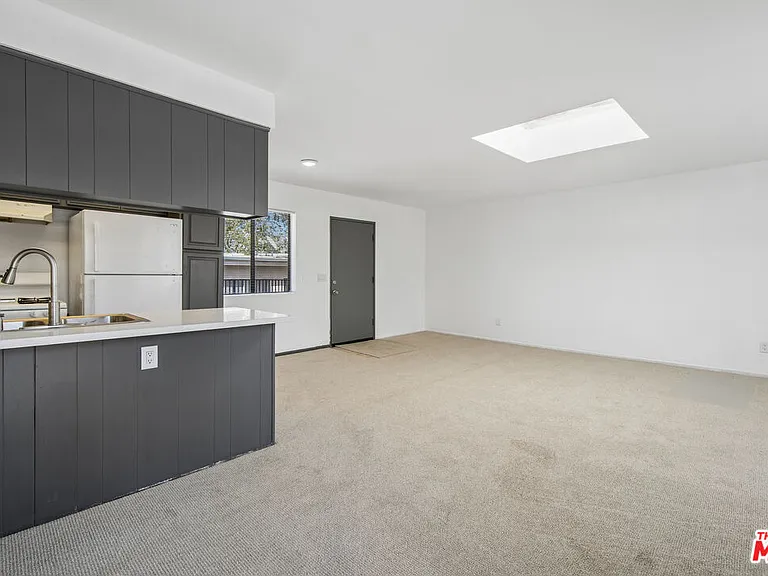 11924 Mayfield Ave #5 — Photo 6